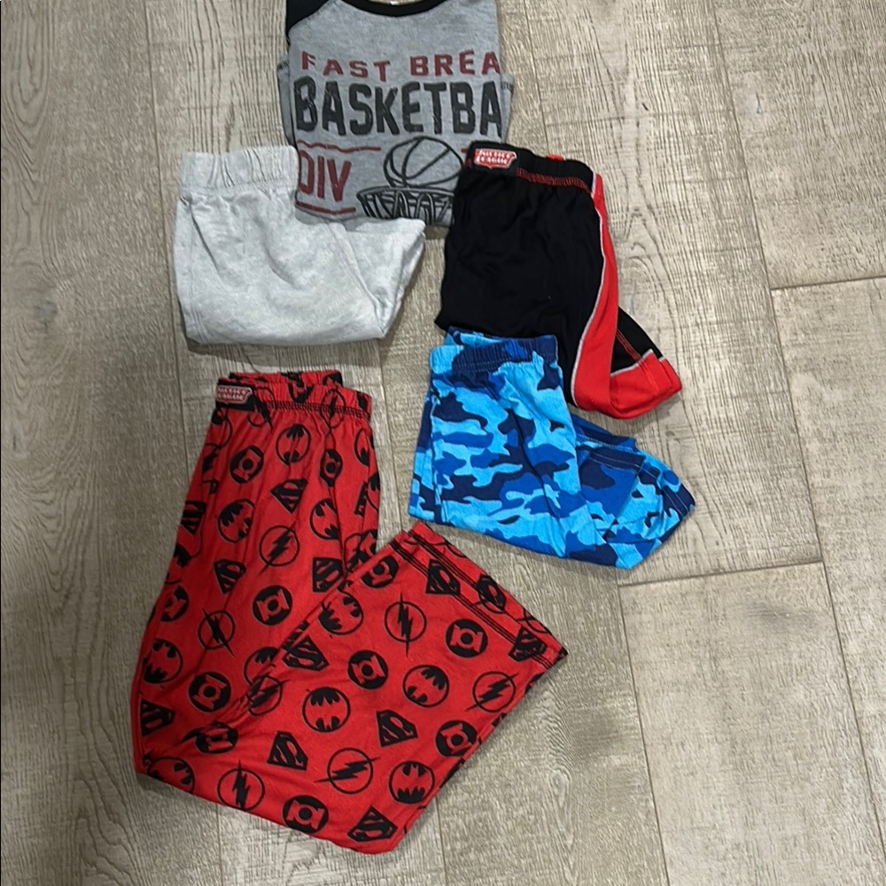 Red and Blue Kids Pajama lot sizes 5/6 and 6/7
Justice league and Lands End
